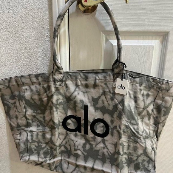 ALO Yoga Handbags - ALO Yoga Abstract Gray Tote